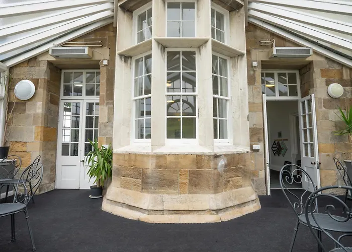 惠特比国际青年旅舍 *