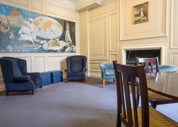 惠特比国际青年旅舍 *