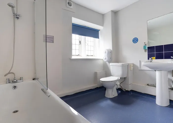 惠特比国际青年旅舍 *