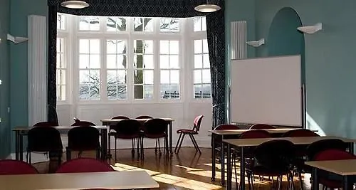 惠特比国际青年旅舍 *