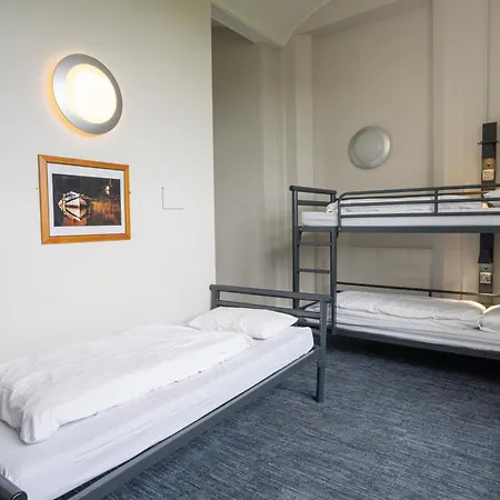 Yha Hostal *