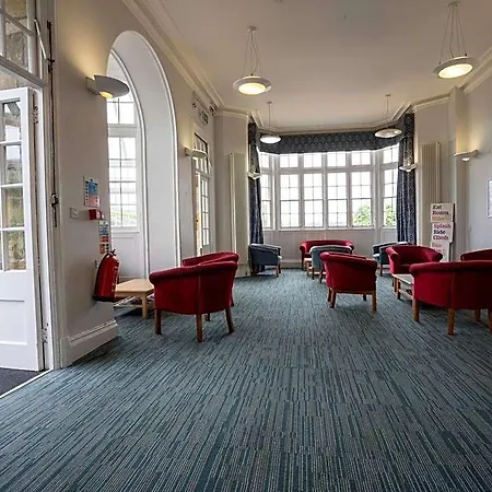 Yha Hostel *